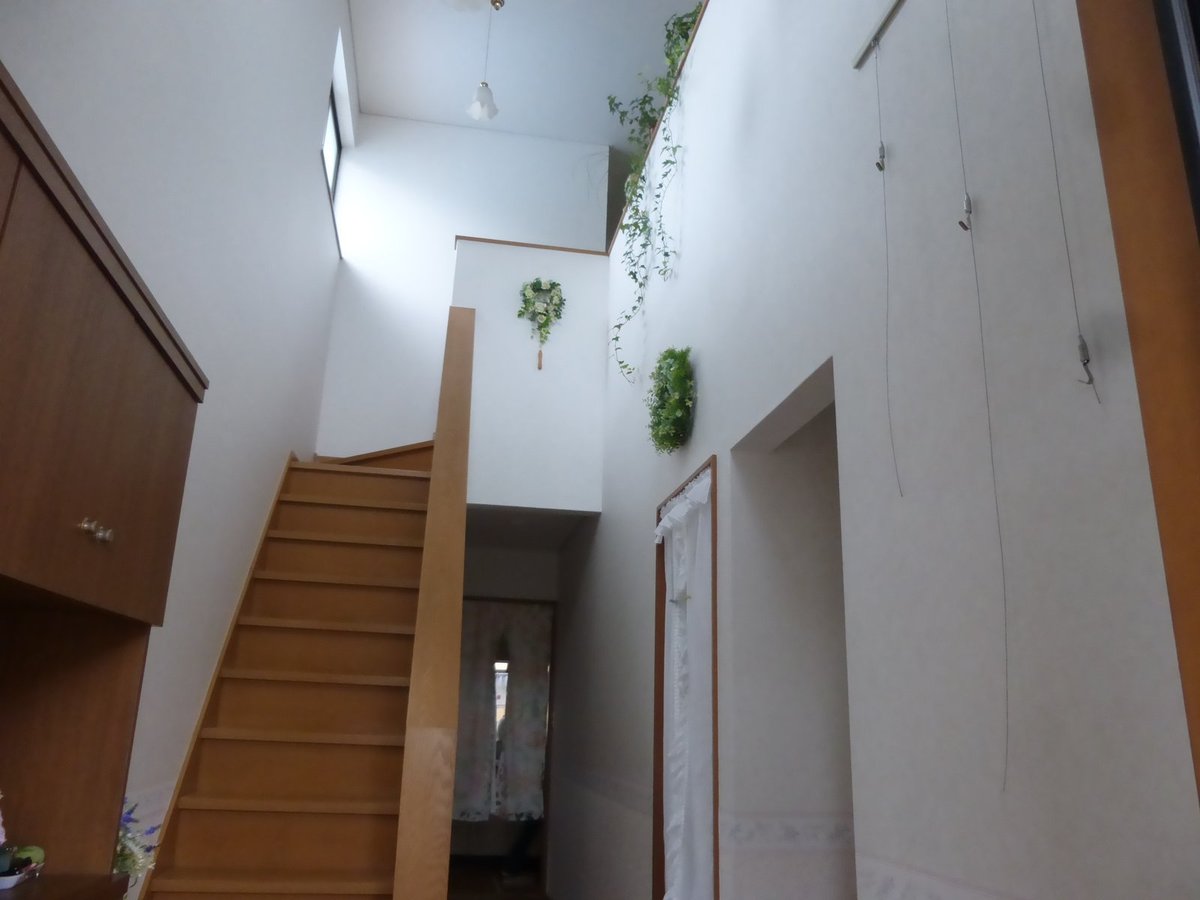 牛久市・龍ケ崎市 吹き抜けの明るい階段