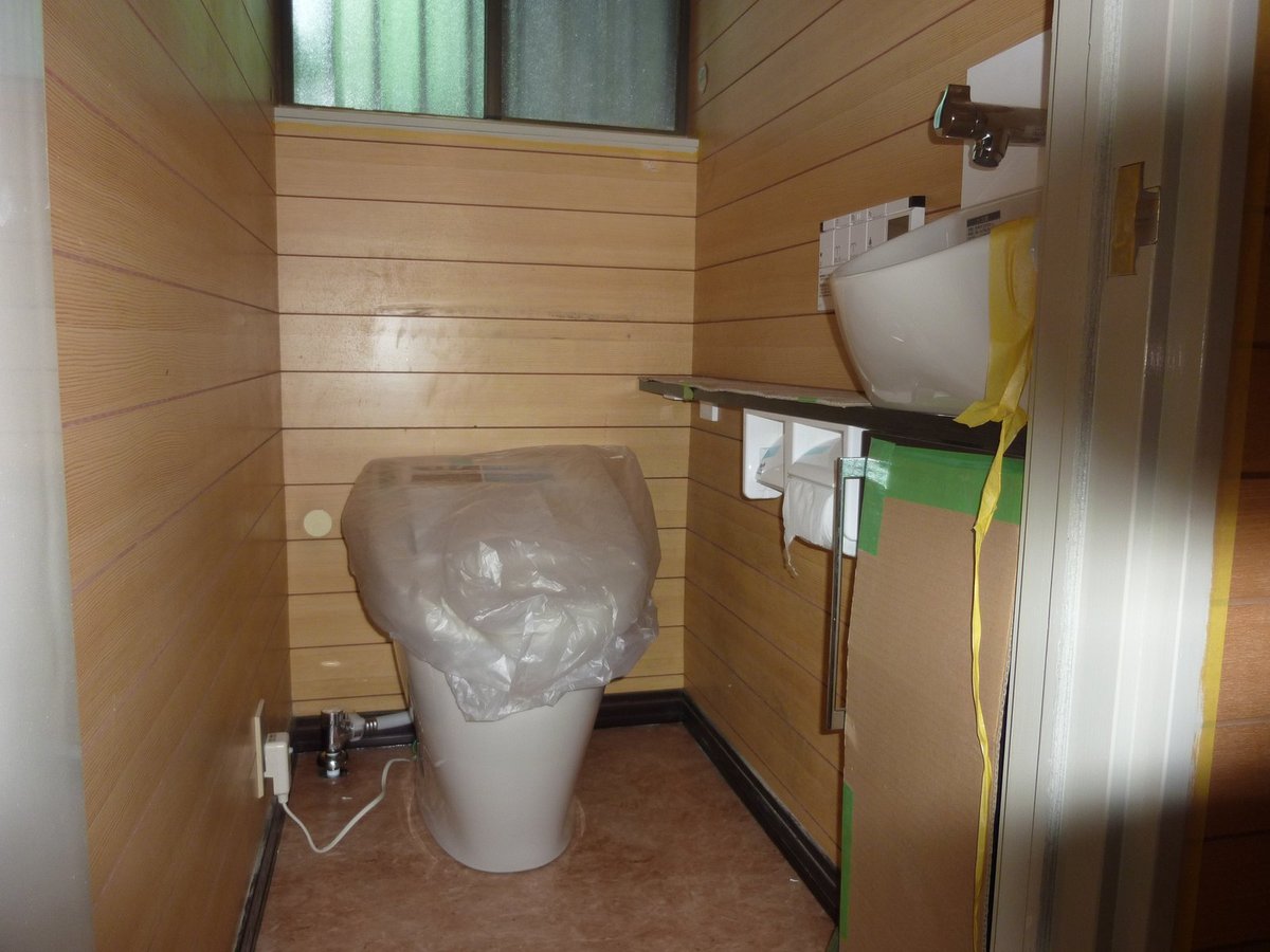 トイレの据え付け