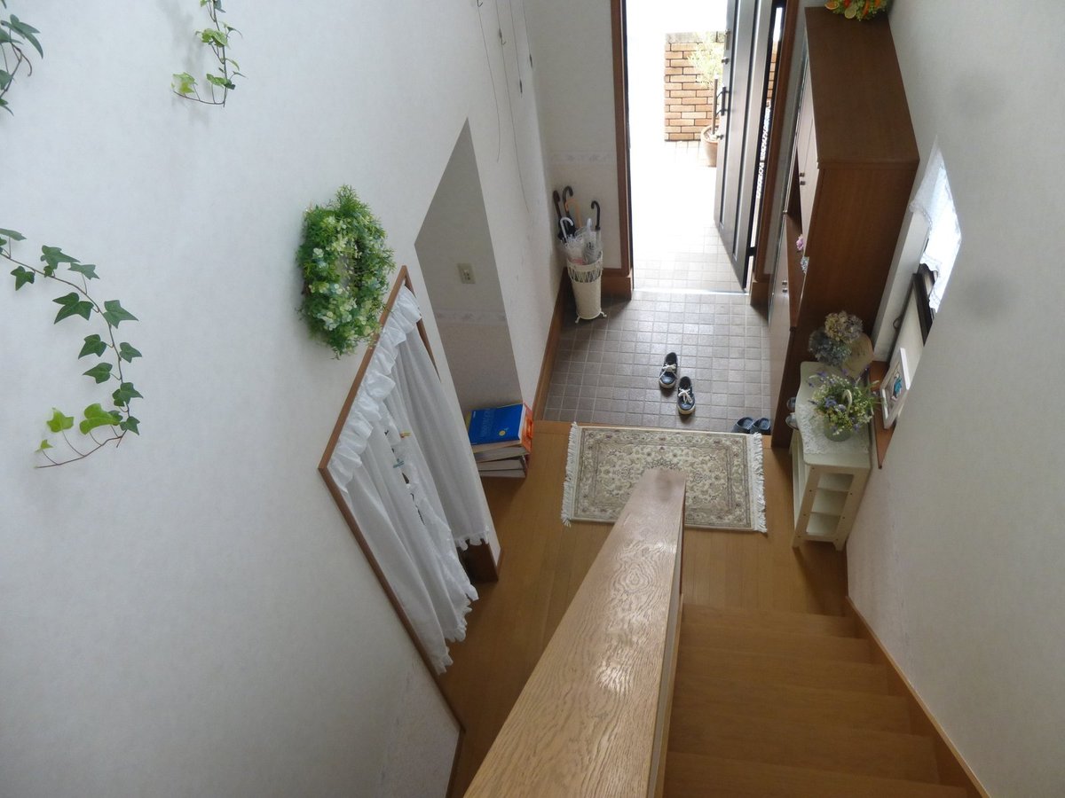 牛久市 吹き抜けの廊下
